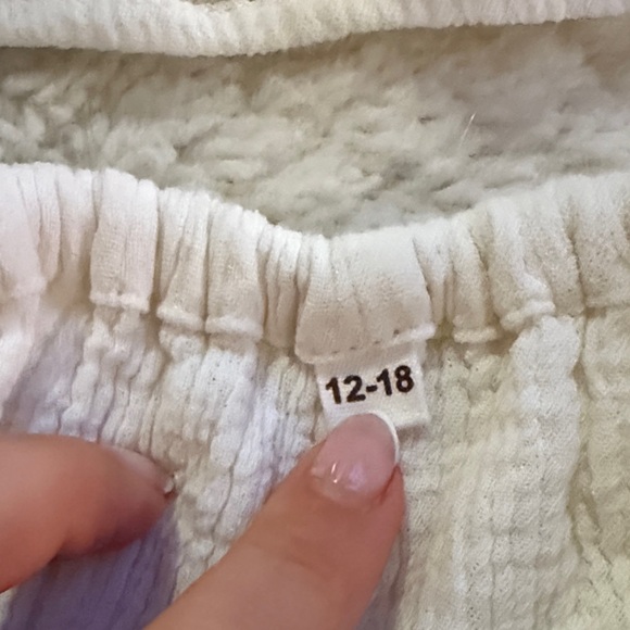 Cream Ruffle Baby Girl Set - Picture 2 of 4